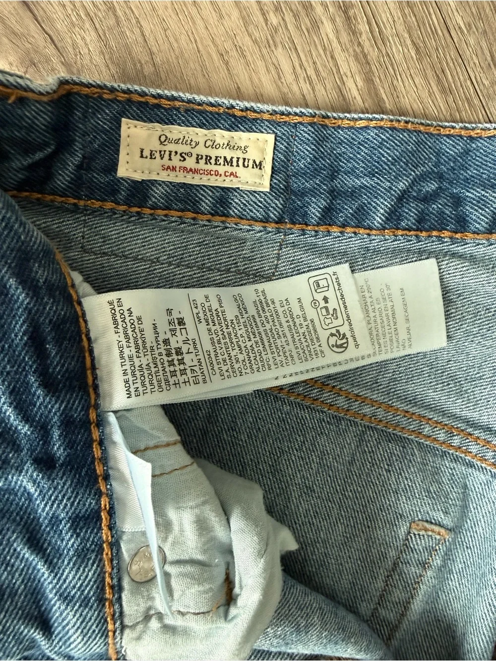 Levi’s HIGH RISE BAGGY LIGHTWEIGHT WOMEN'S SHORTS